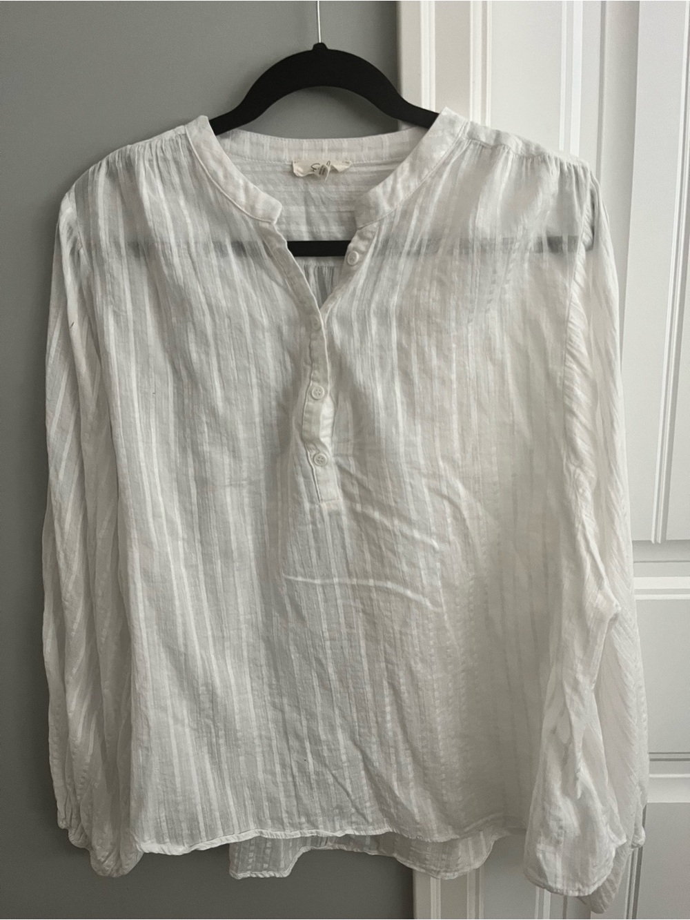 Easel white cotten blouse